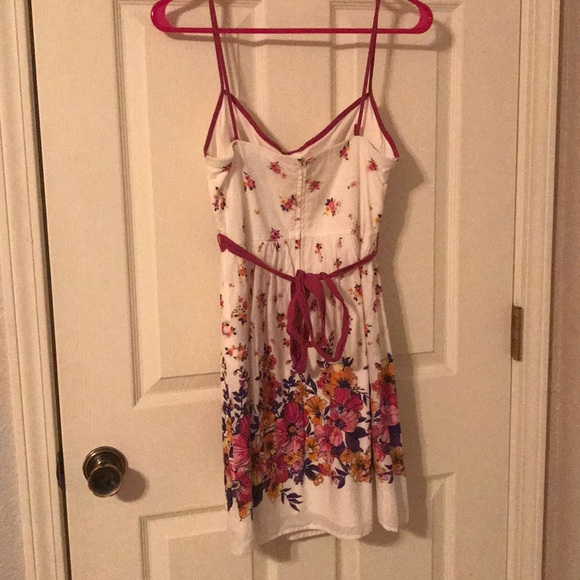 White floral dress - Picture 2 of 2